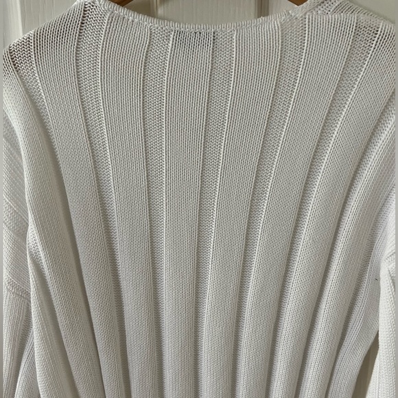 Kinross 🤍 cozy and chic white v-neck sweater, like new condition! Size: M - Picture 7 of 10